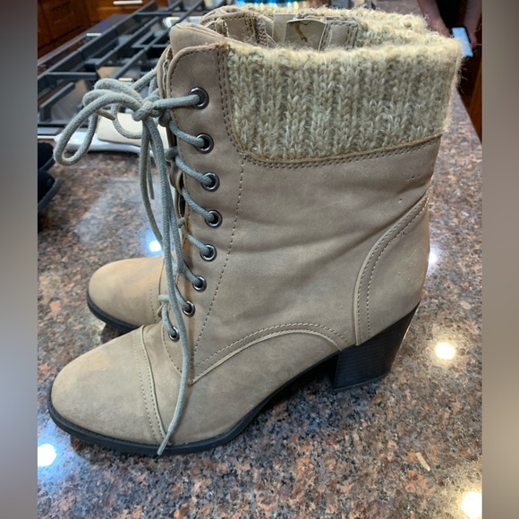 Cute ankle boots - Picture 2 of 3
